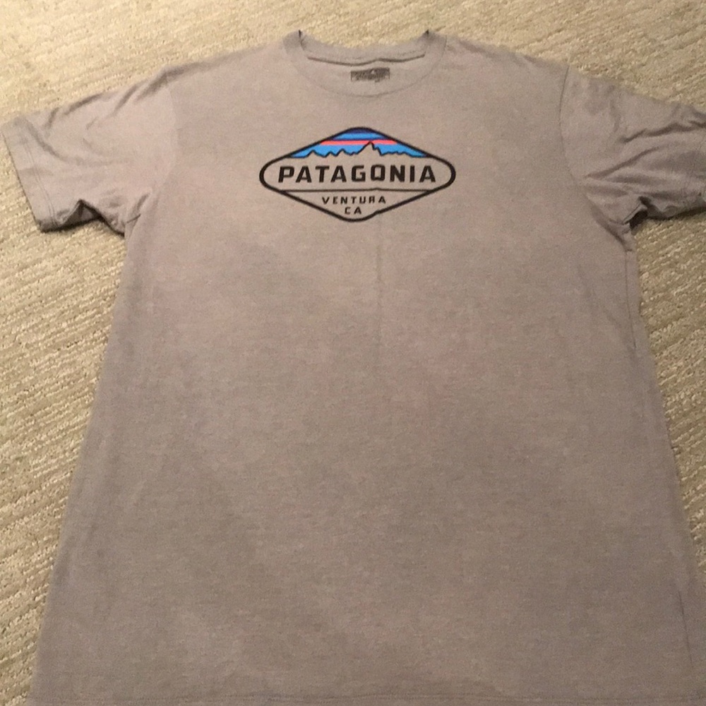Patagonia Short Sleeve Logo Tee in Light Gray with Blue Accent